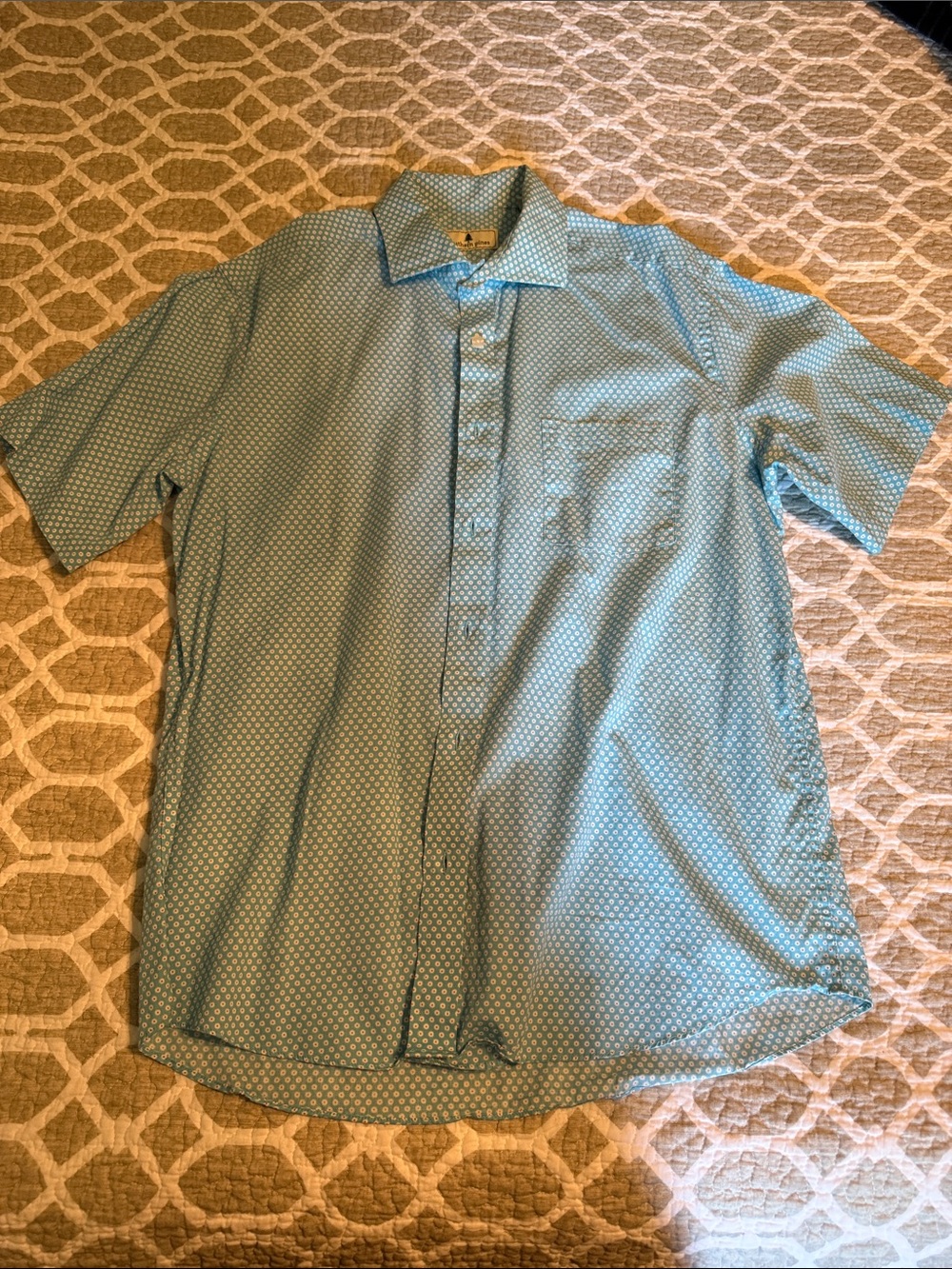 Southern Pines - Classic Men’s Short-Sleeve Button-Up Shirt - Light Blue Pattern